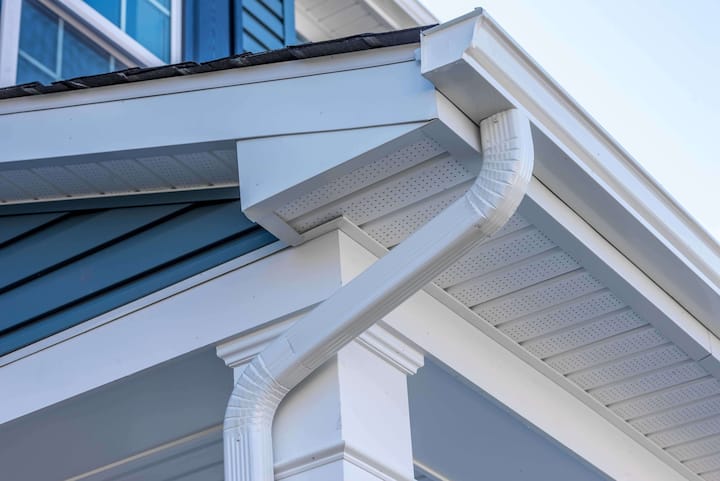 Low-maintenance vinyl gutters for rainwater management in St Augustine